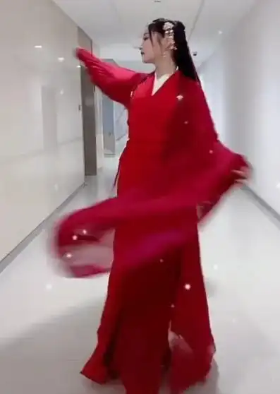 有种"红衣女"叫关晓彤,穿古装不露长腿,颜值成巅峰,眼光真毒