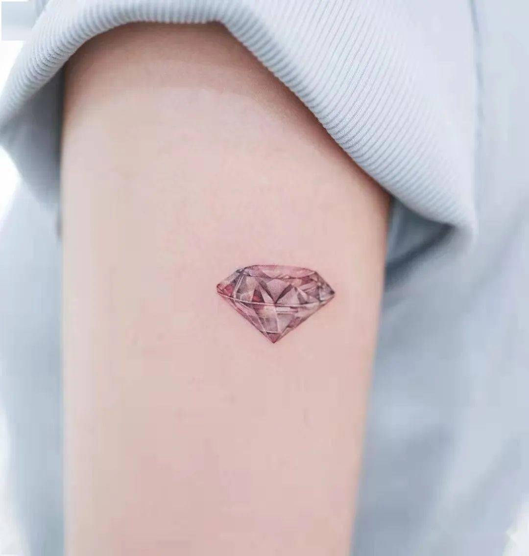 闪闪发光的钻石纹身