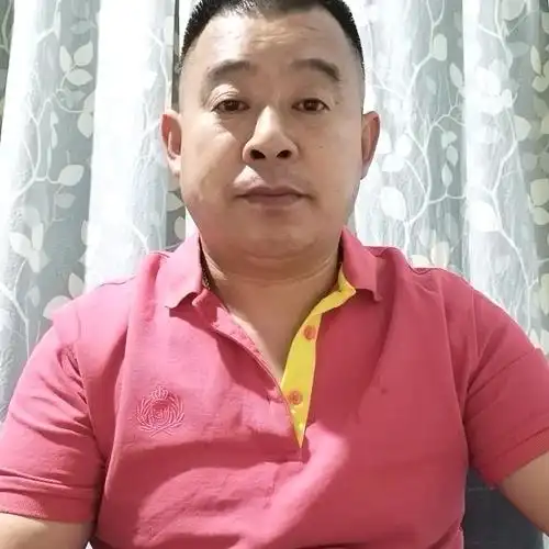 帅中年大叔头像