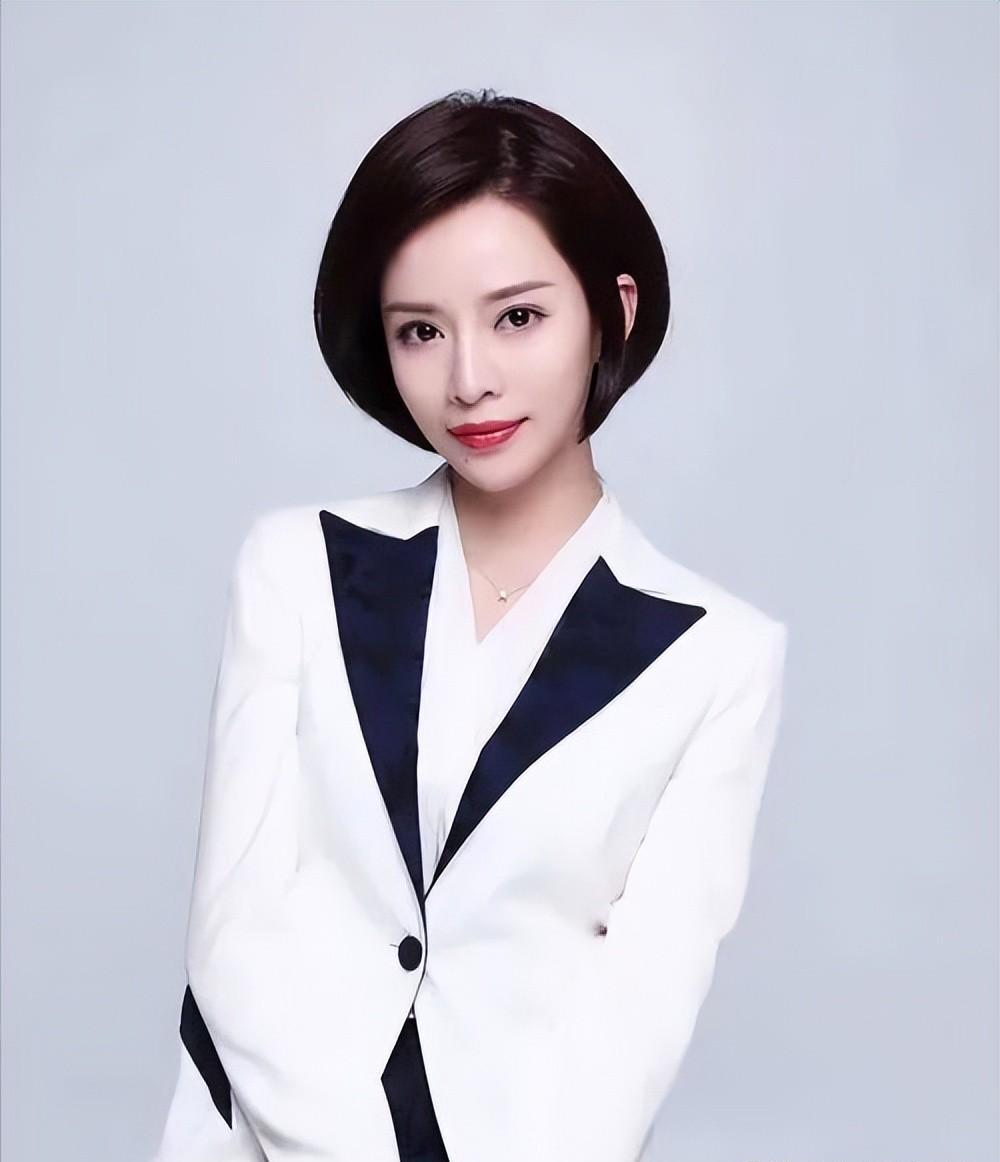 《第一财经》美女主持人戴刘菲,很久没有露面了,她的近况如何?