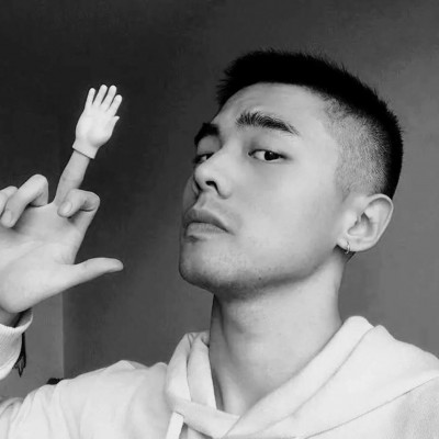 木兮:成熟魅力大叔黑白头像/这人间疾苦