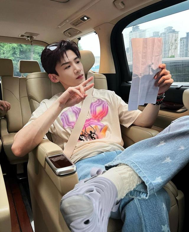 私下是隐形富豪,超会弹钢琴:《长风渡》的白敬亭,活得好帅气