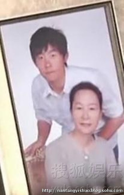 奚美娟18岁帅气儿子首曝光 颇有艺术天赋(图)