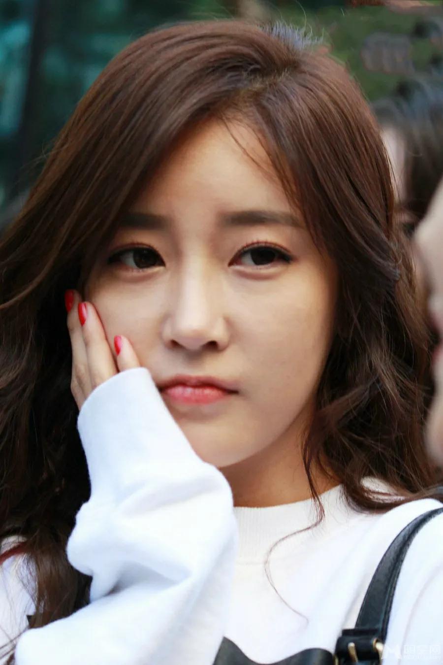 卖萌主唱朴素妍