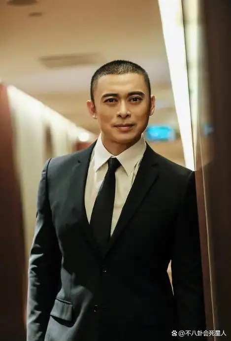 今年50岁的十位男星,樊少皇依旧是壮汉,徐峥越来越胖