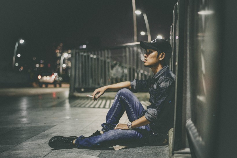 抽烟的男人图片第19张