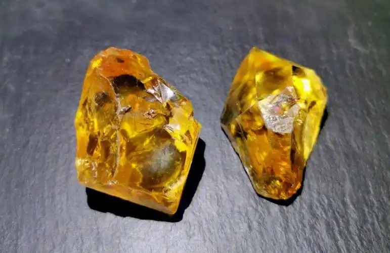 宝石级黄水晶原石