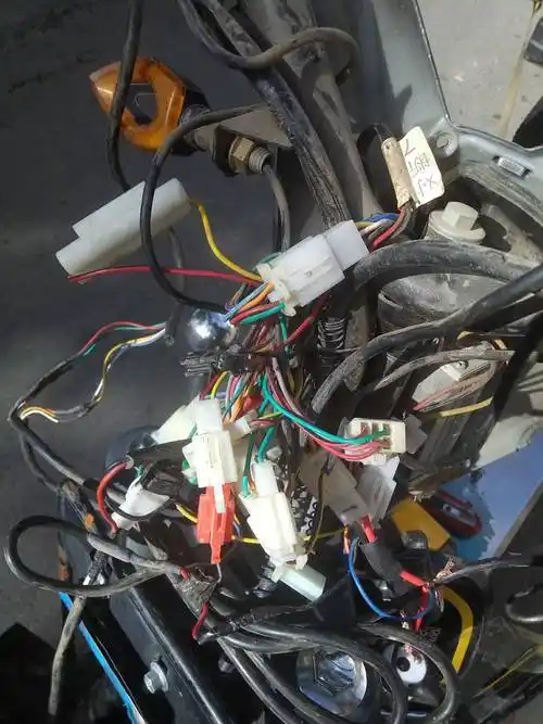 电动车钥匙掉了不要慌,师傅教你一分钟启动,这招举一反三可通用