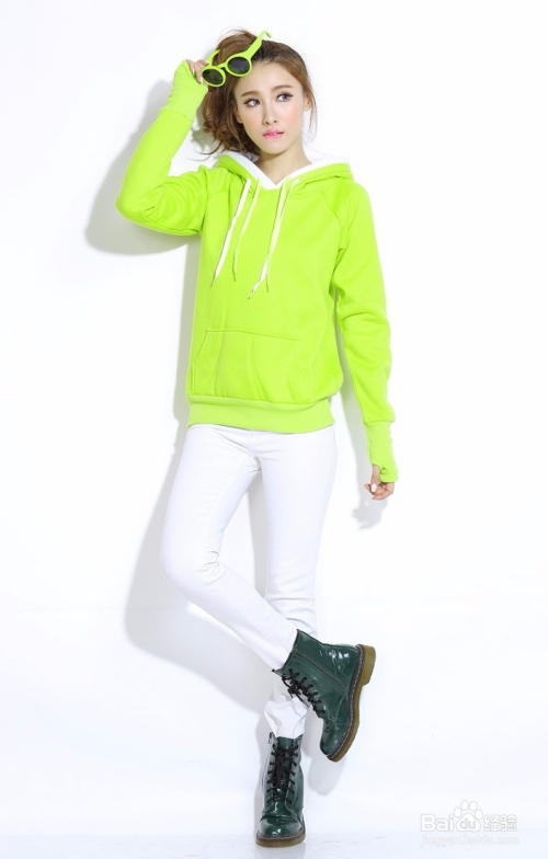 夏季绿色长袖衣服穿搭,绿色上衣t恤怎么搭配-时尚街头