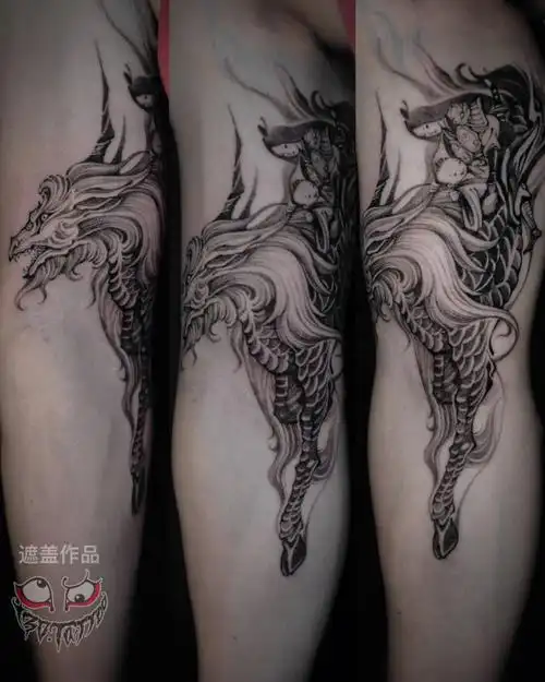 主构图只想在大臂内侧范围,麒麟代表自己,背后驮着家人90#武汉纹身