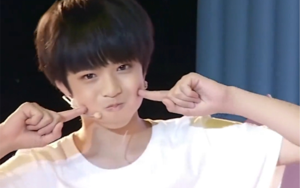 还是小学生的刘耀文