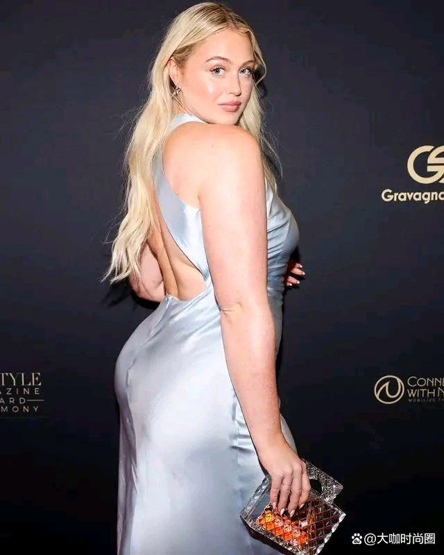 伊斯克拉·劳伦斯是一名英国模特,社交媒体名人.