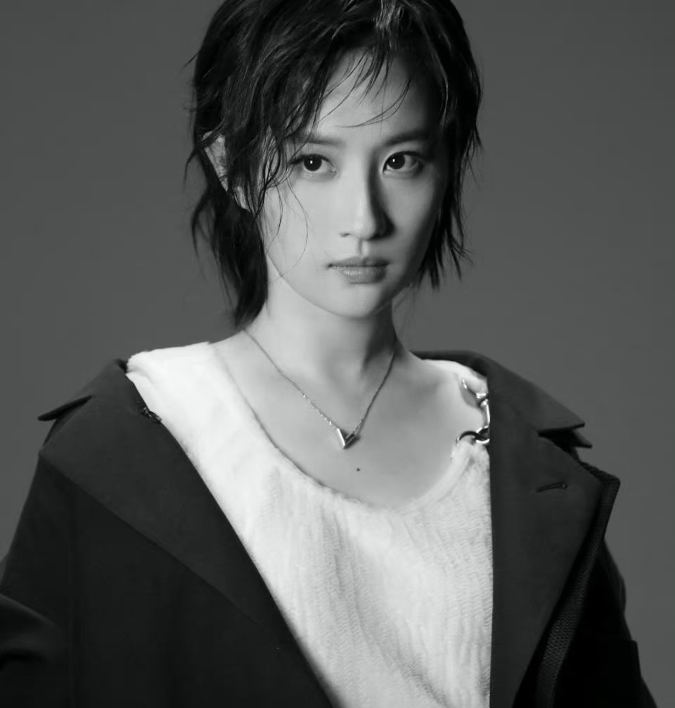 刘亦菲的各种短发,幸好颜值高,不然真扛不住这发型