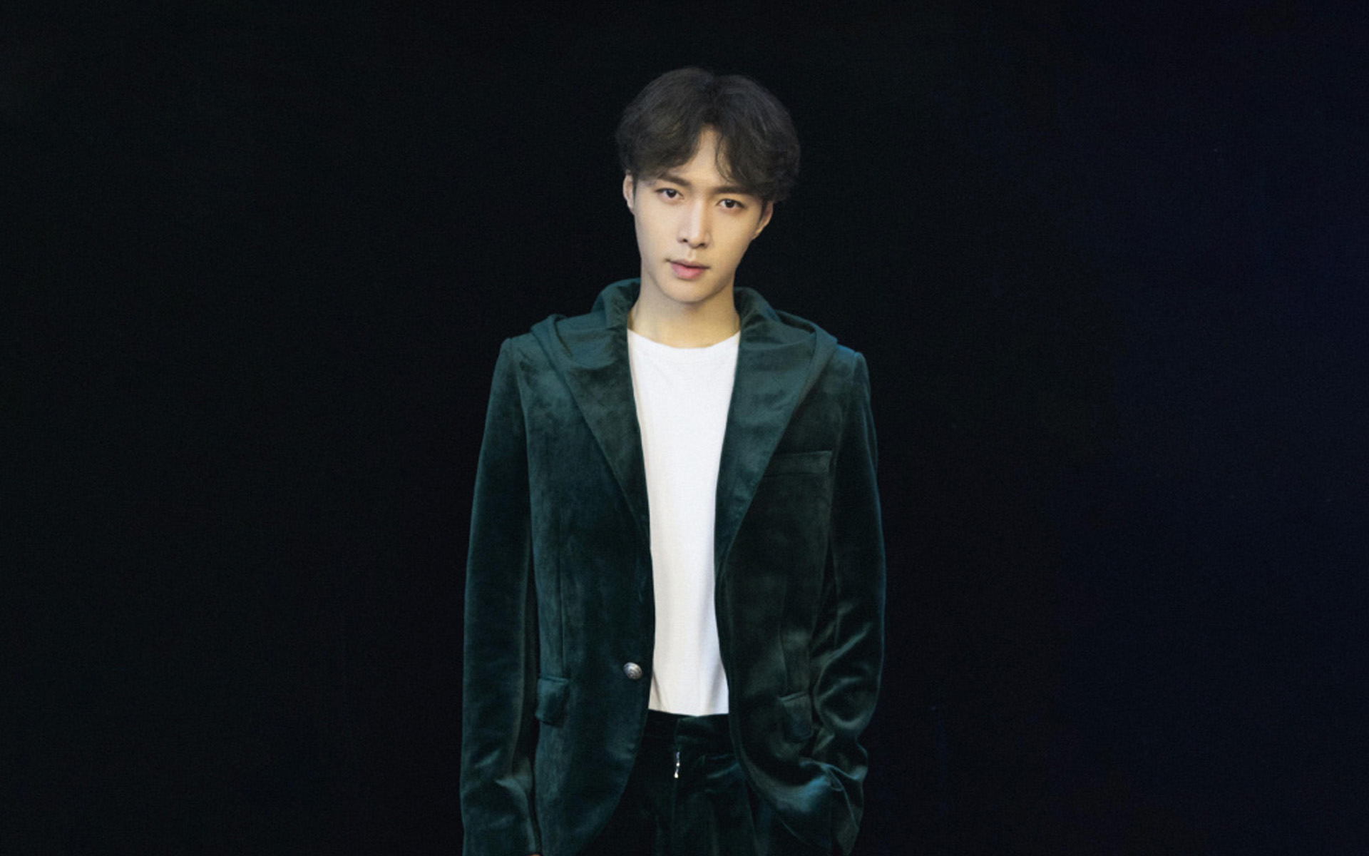 张艺兴帅气写真桌面壁纸