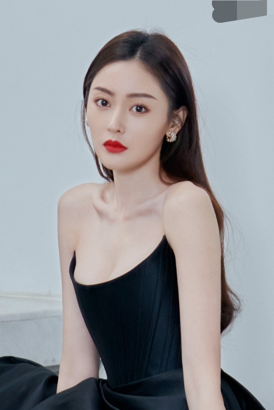 张天爱黑色抹胸长裙性感迷人#明星生图大赏