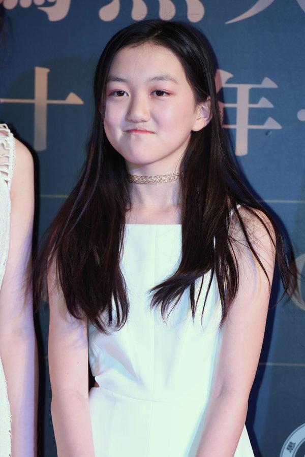 41李嫣穿白裙亮相慈善晚宴!李亚鹏:她带着上帝的使命而来(图)