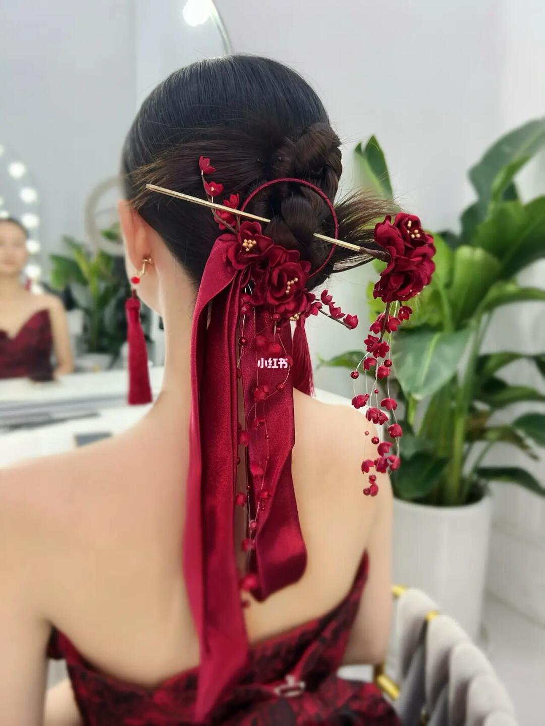 澧县  #婚纱礼服  #敬酒服  #新娘敬酒服  #新娘跟妆  #中式新娘造型