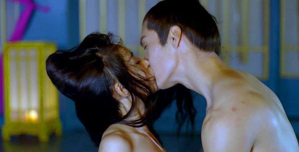 因为体操能锻炼身体,音乐可以陶冶精神.