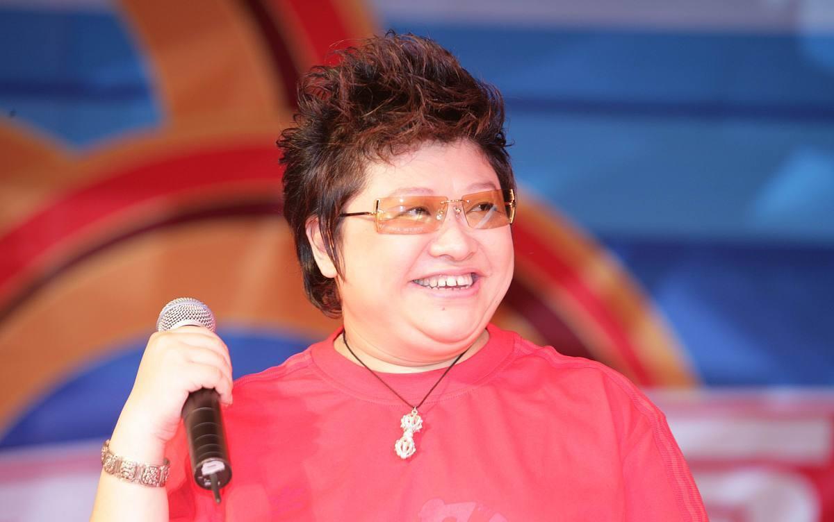 韩红的母亲雍西:女儿52岁仍未婚单身,让她纠结心痛_演出_北京_韩德江