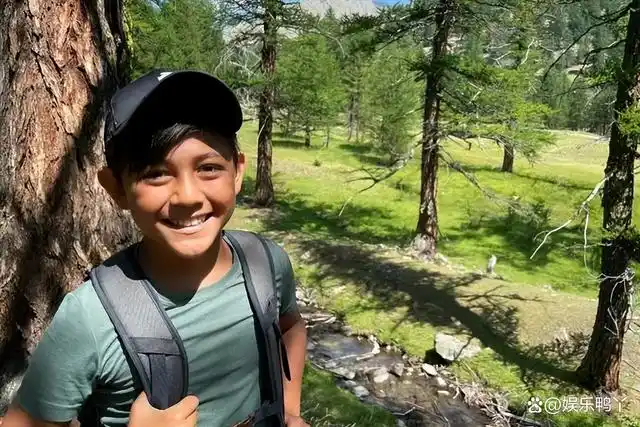 看了刘烨儿子的照片,长大后"稚气"全无,终于明白混血儿的心酸