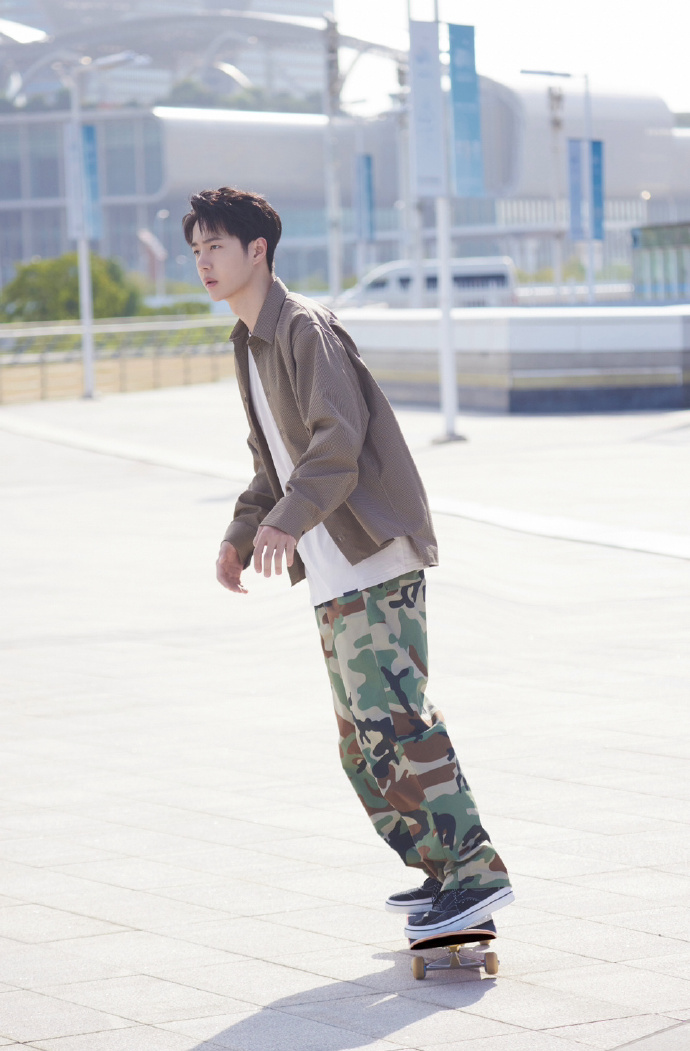 王一博献唱杭州亚运火炬传递歌##王一博终于玩滑板了