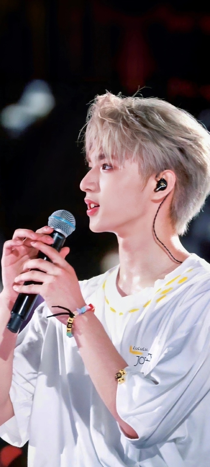 大帅哥刘耀文氛围感壁纸太爱啦!