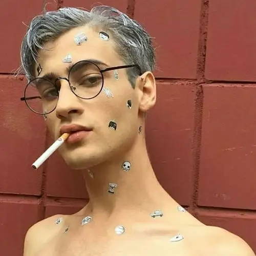 标签满身叼烟拽男