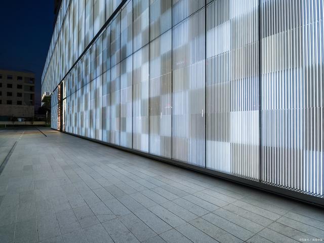 织物幕墙与玻璃幕墙区别?以及织物幕墙三大优势性能分别是哪些?