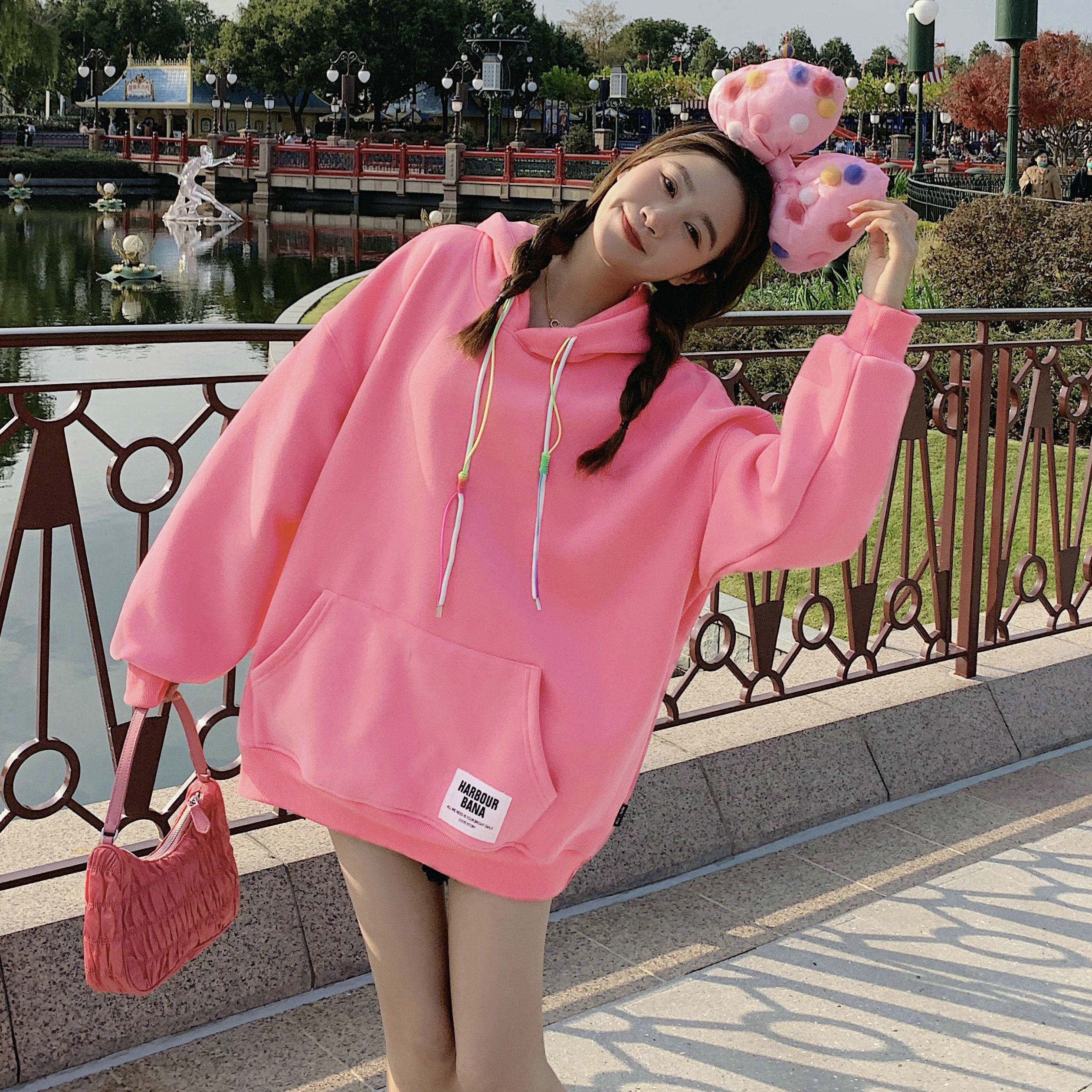 现货2022粉嫩连帽贴标卫衣粉色春季新款外套宽松少女甜美可爱韩系