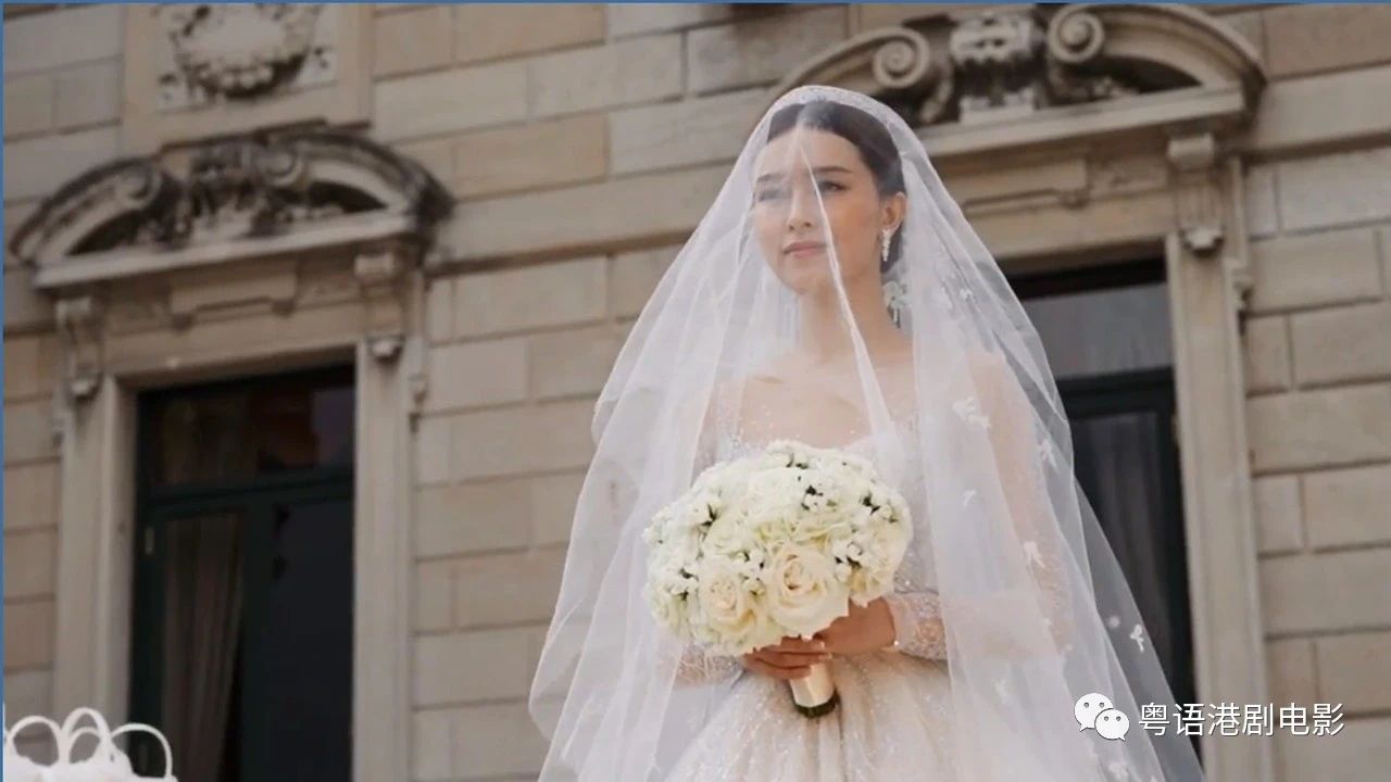 文咏珊于去年10月12日在意大利科莫湖湖畔古堡villa erba进行婚礼.