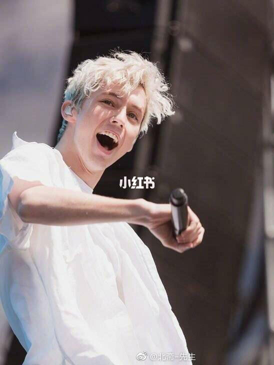 亲眼见到陪伴我高中三年的人是什么体验_演唱会_戳爷_troyesivan_音乐