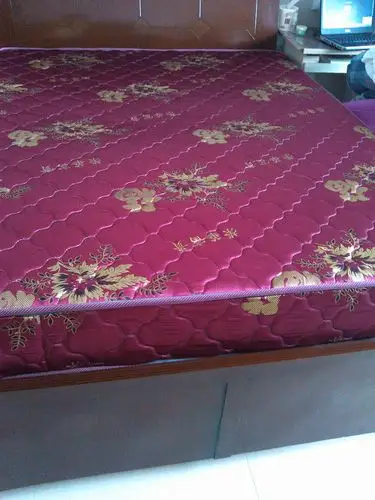 席梦思床垫 200元,9.9成新出售