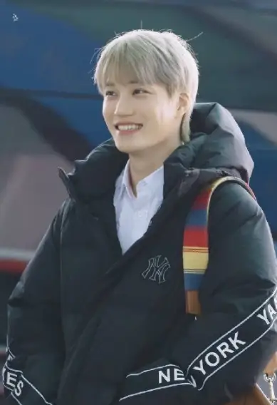 原创霸气主舞金钟仁泰民玩剪刀石头布就算了输了还用仙人掌惩罚