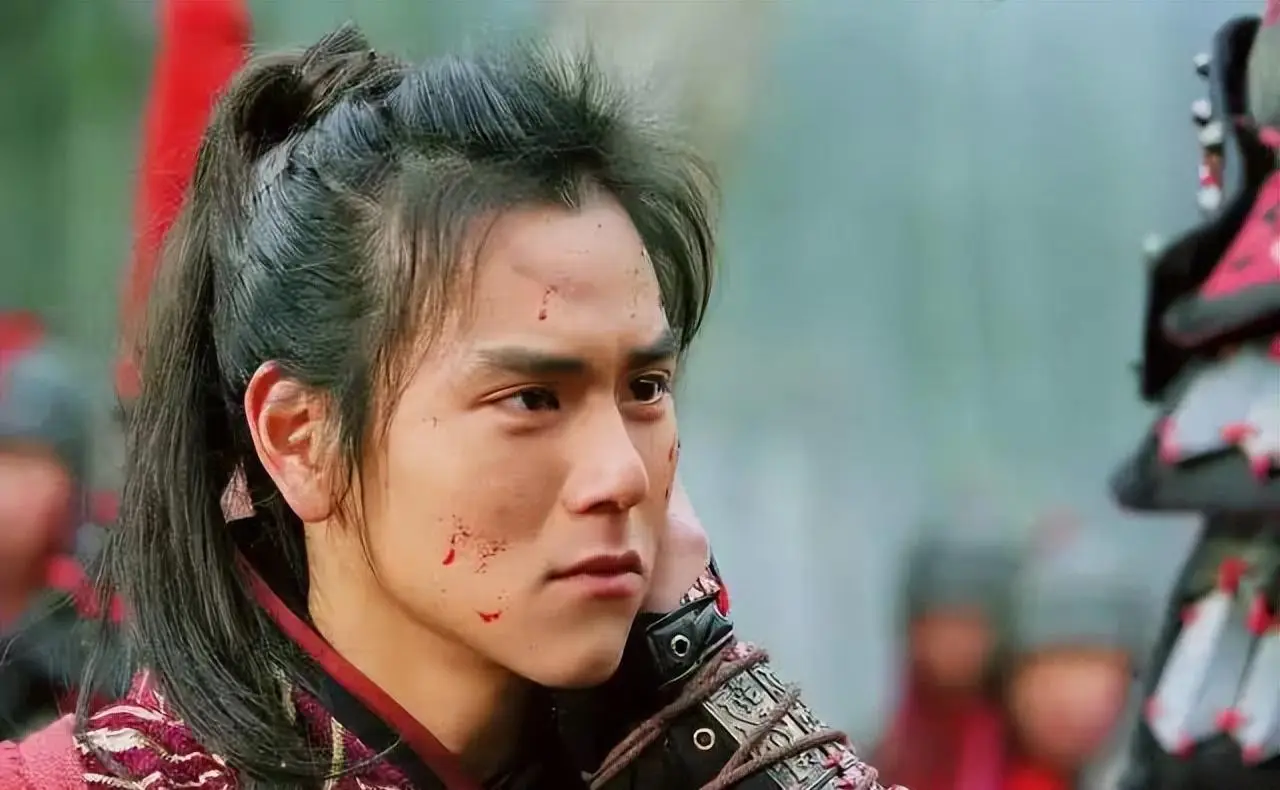 这部剧中何润东的造型不忍直视,而且还碰上了胡歌和彭于晏,其中还有