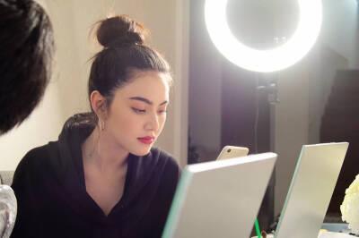 李易峰# 李易峰的妻子余俪照片曝光 #娱乐最前沿##我们都爱聊八