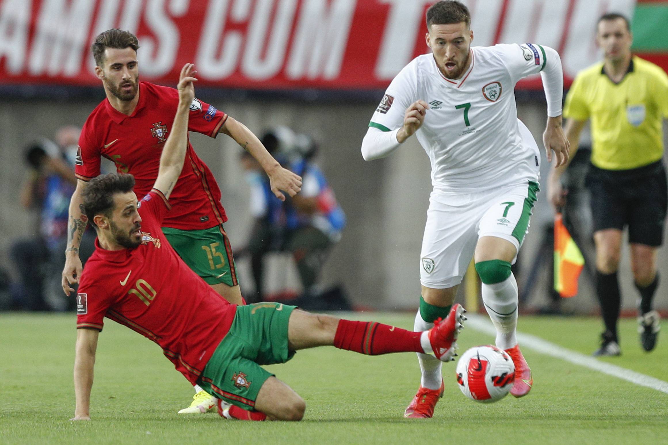 当日,在葡萄牙法鲁进行的2022世界杯欧洲区预选赛a组小组赛中,葡萄牙