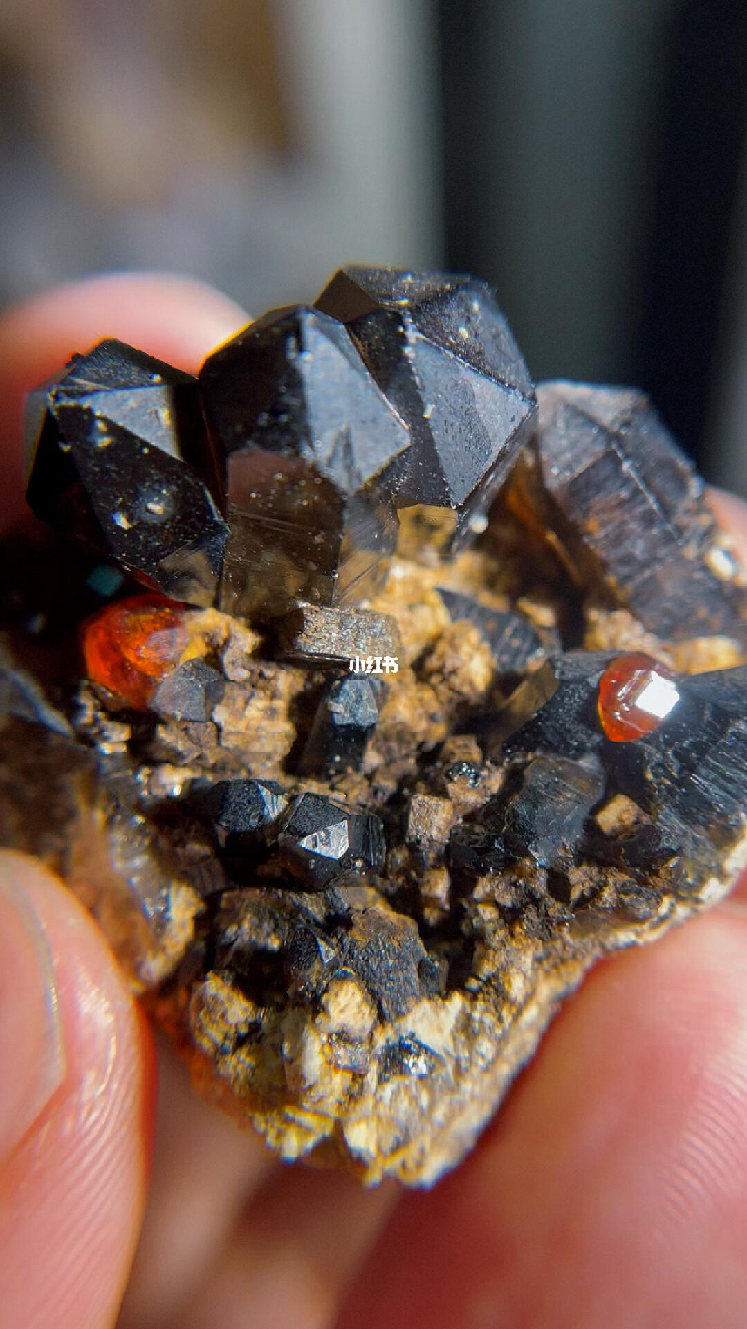 又一枚石榴石矿标