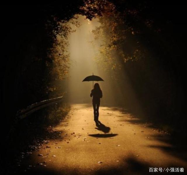 看着你孤独背影离去,我很伤心.