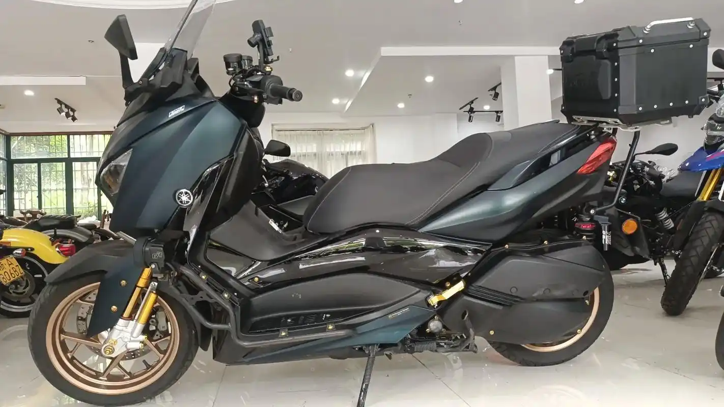 22年雅马哈xmax300 8千公里,全车名牌改件,自己看图