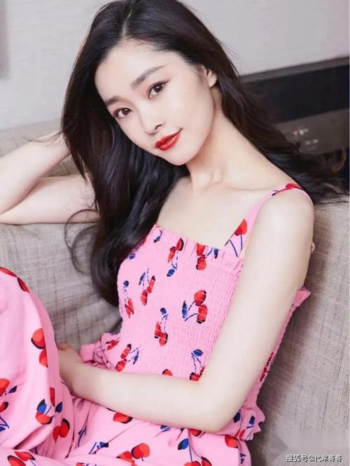 皮肤白如雪_皮肤白到发光的女明星