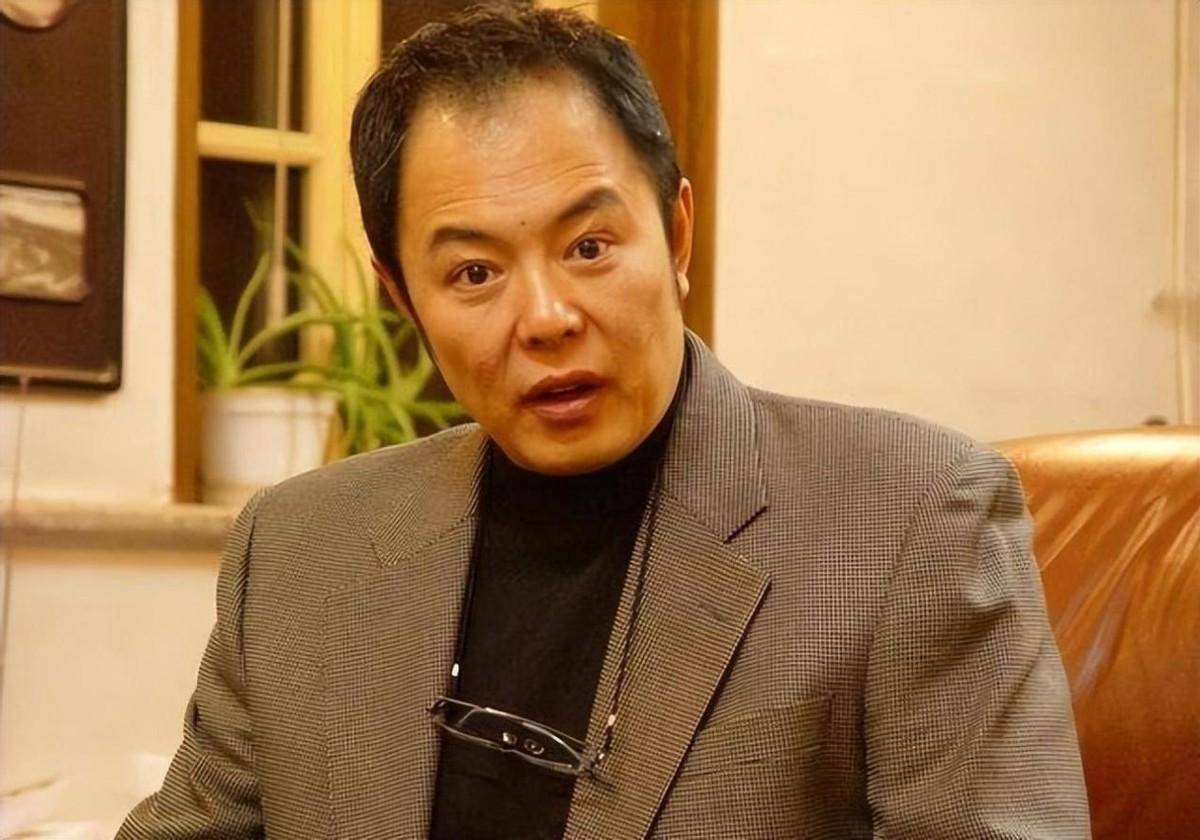 15年,张铁林"坐床成佛"的视频流出,接受宗教仪式成为"法王"_沈丹萍