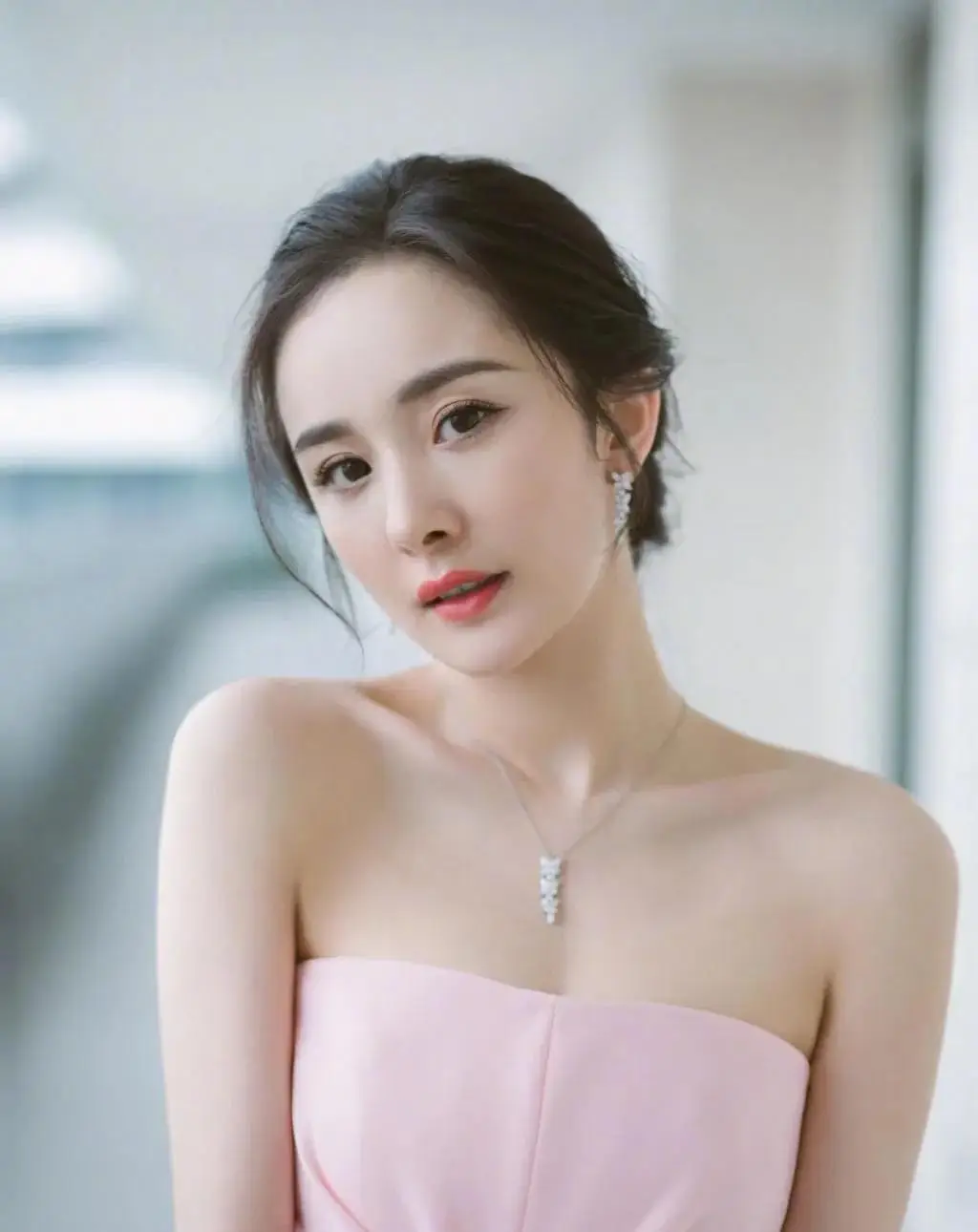 明星儿童照片pk的时候了有人天生丽质有人像换了一张脸