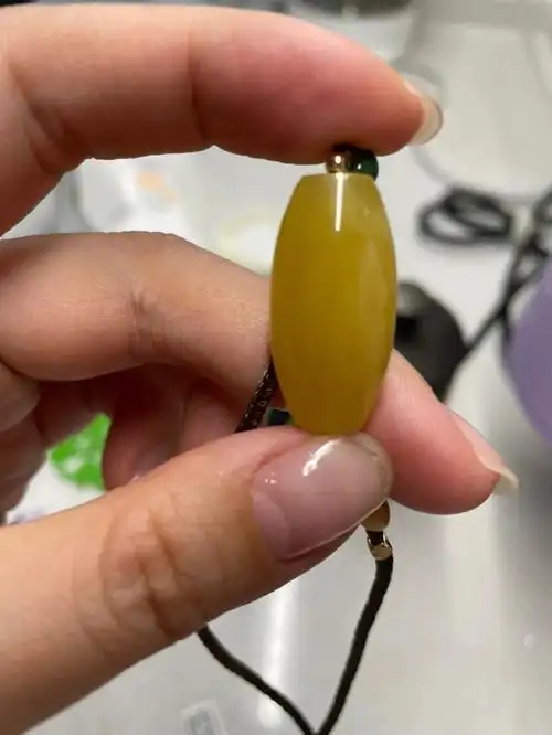 我也拿手搓了怎么感觉闻不到香位啊,也不敢上火烧#蜜蜡  #蜜蜡鉴定