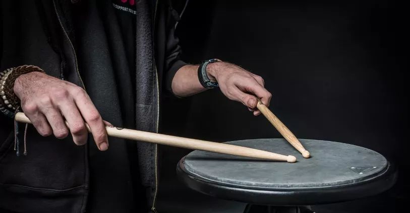 10种脑洞大开的握鼓棒方式!