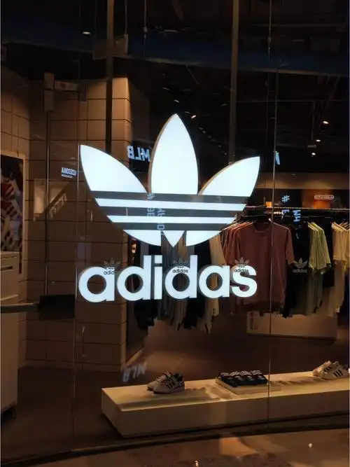 怎么换成三叶草了呀,现在款式比原来的时尚多了