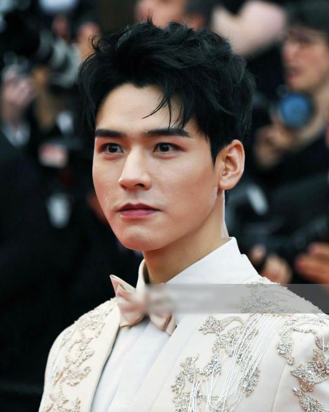 陈凯歌的前妻洪晃在5月19日上了热搜,她在评论区里批评了一个知名男