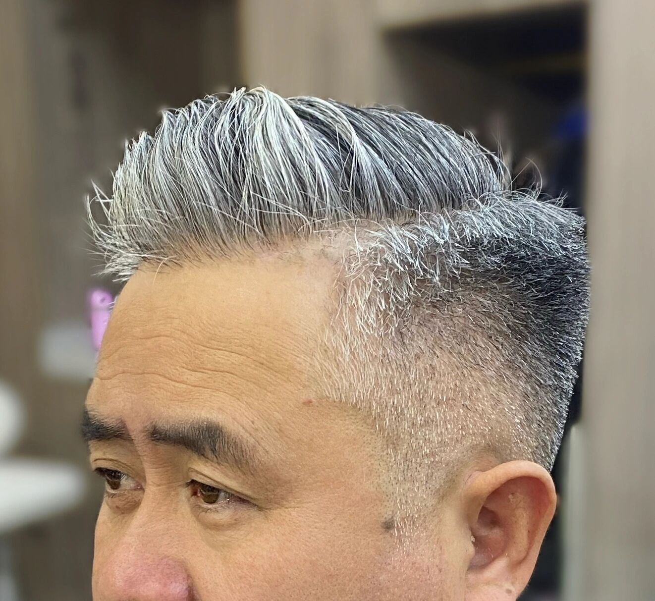 气质大叔必备发型:油头 花白头发配油头,真绝了,看着很有感觉