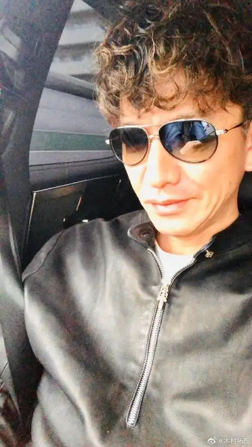 木村拓哉发文祝贺二宫和也结婚,连道三声"恭喜"