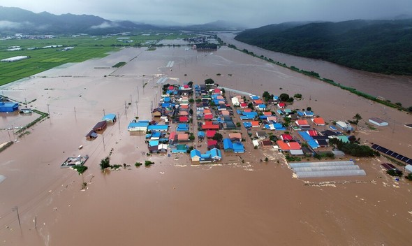 755毫米强降雨致1227人紧急转移…韩江原道地区接连受