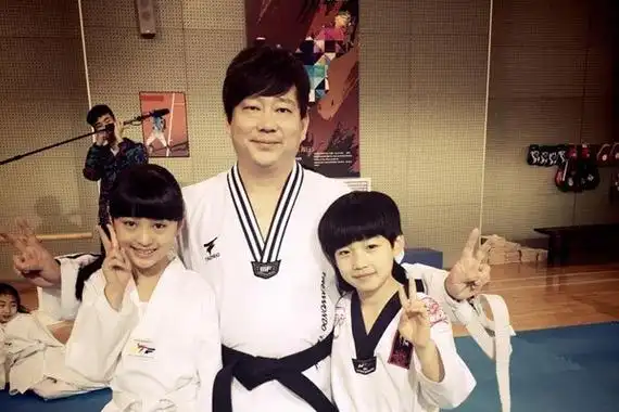 童星林秋楠和郝怡霖接吻他们未来会在一起吗